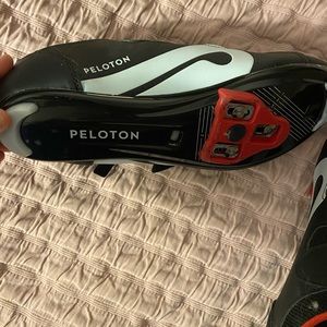 Men’s size 14 (48) peloton cycling shoes. In UGC. Worn about 20 times